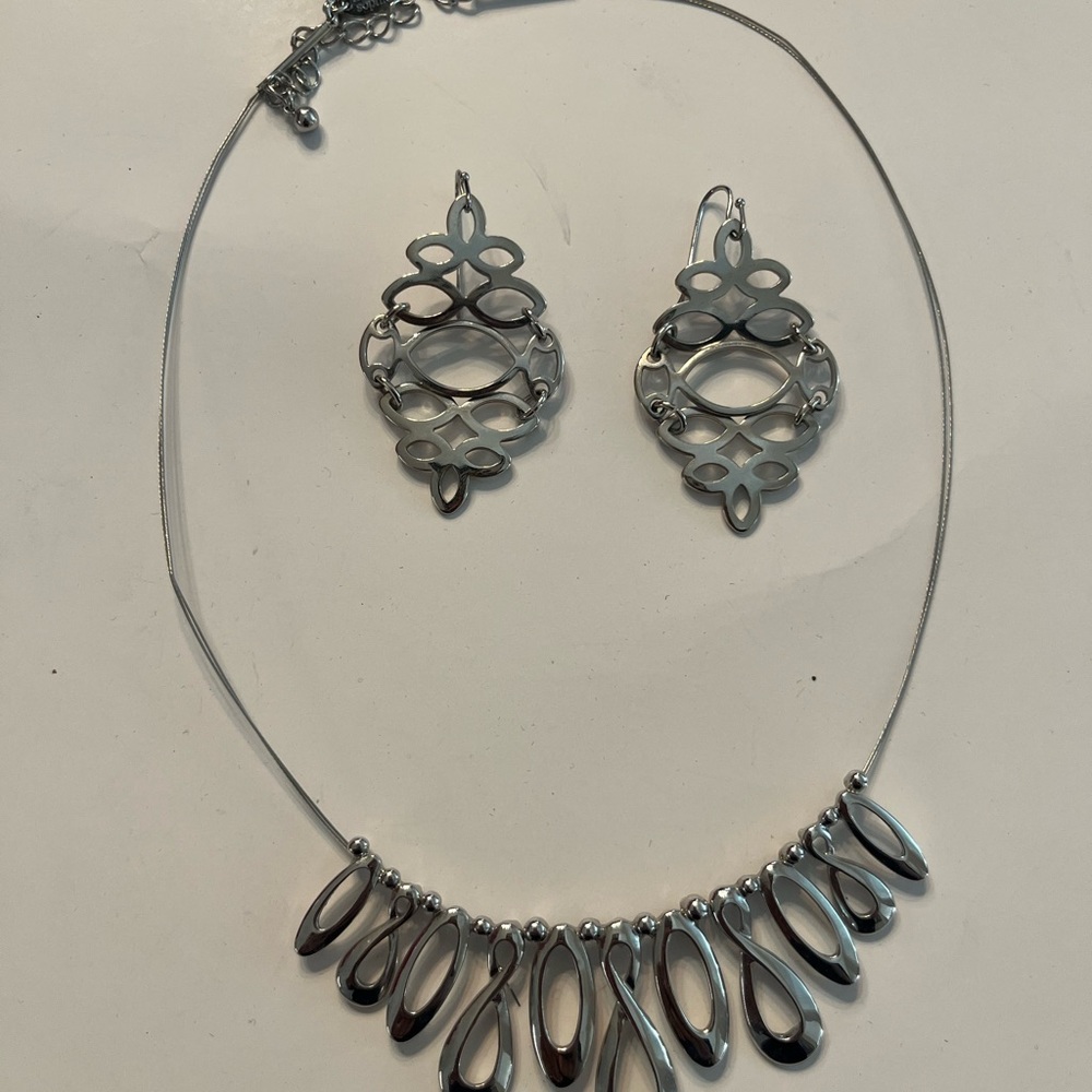 Silver Necklace Set - Picture 2 of 2